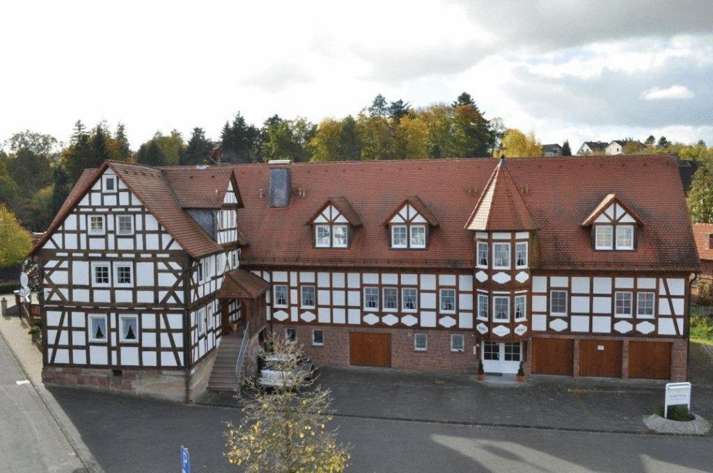 Hotel Zum Stern Rauischholzhausen Esterno foto
