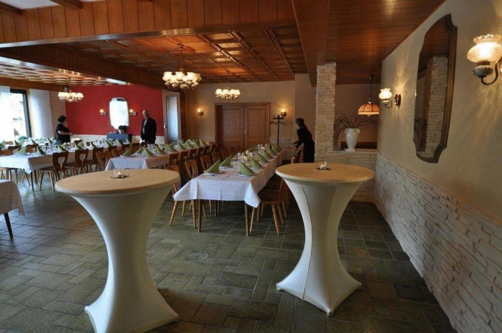Hotel Zum Stern Rauischholzhausen Esterno foto