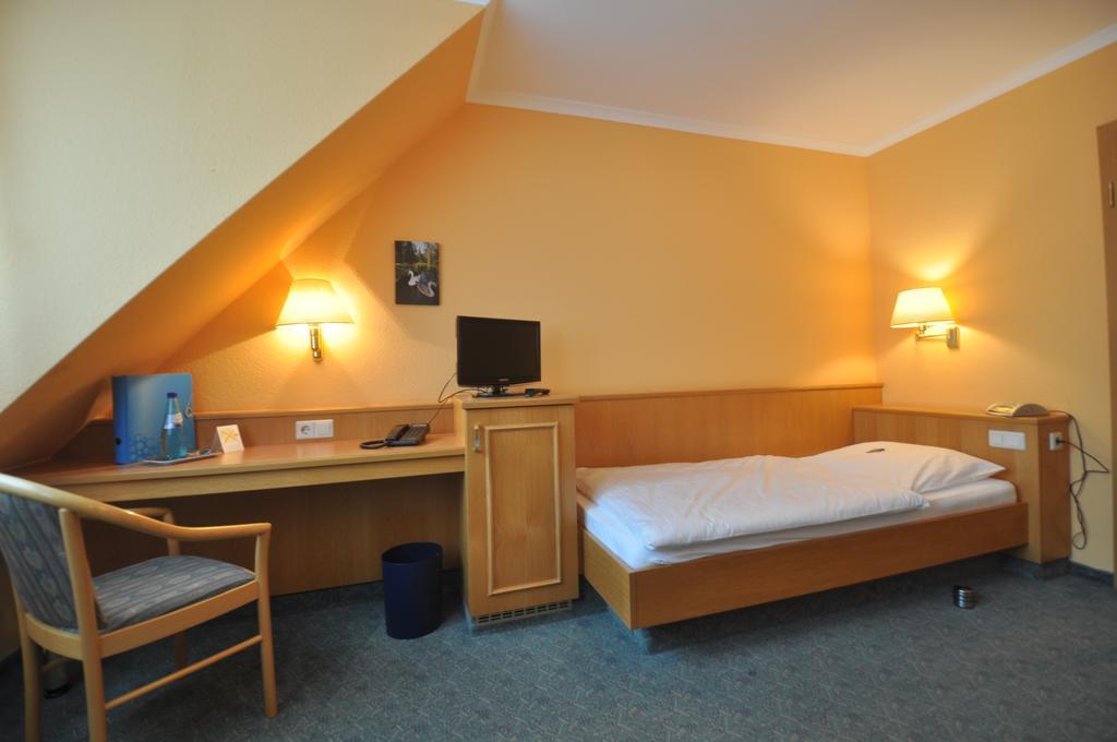 Hotel Zum Stern Rauischholzhausen Esterno foto