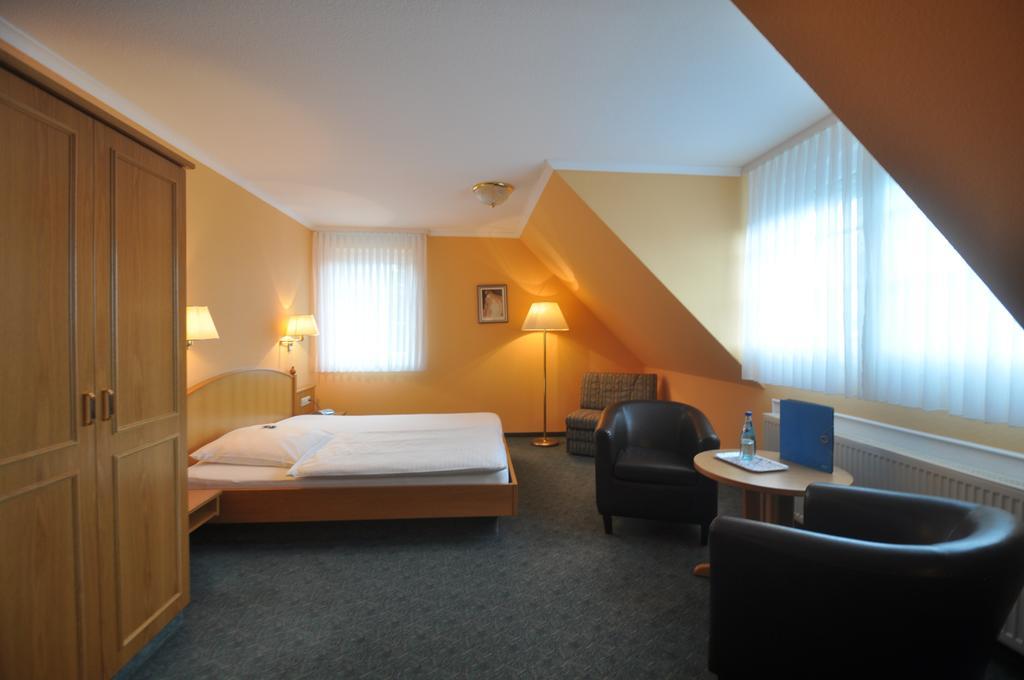 Hotel Zum Stern Rauischholzhausen Esterno foto