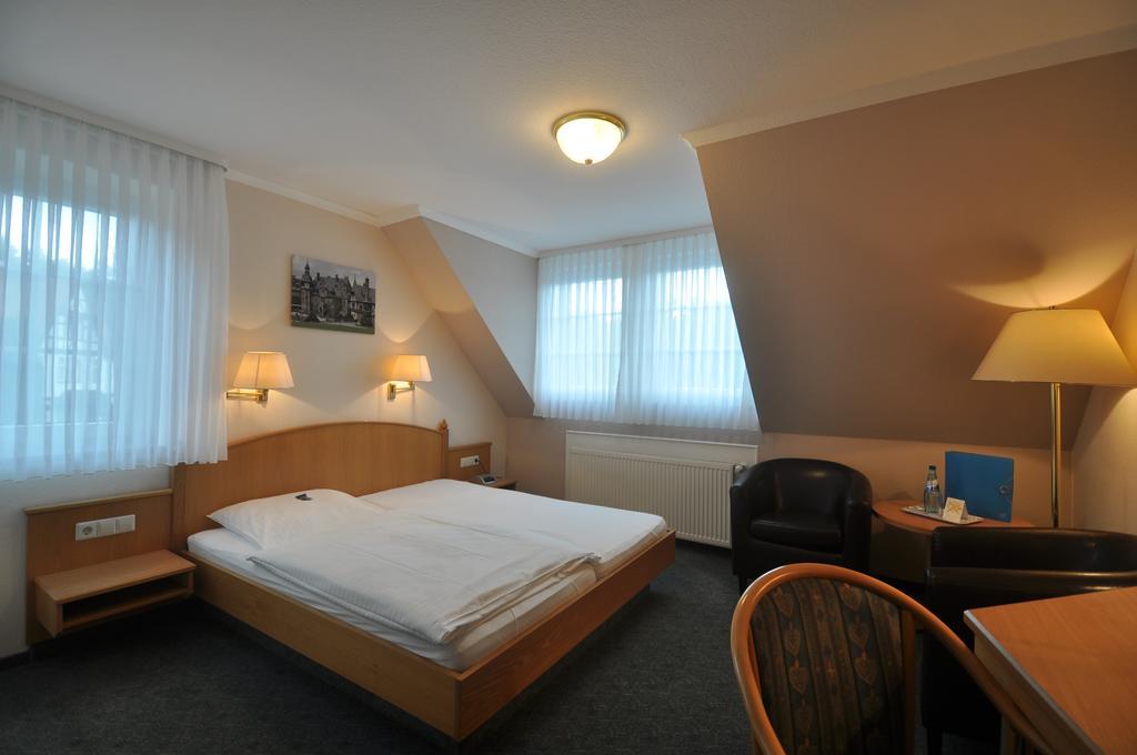 Hotel Zum Stern Rauischholzhausen Esterno foto