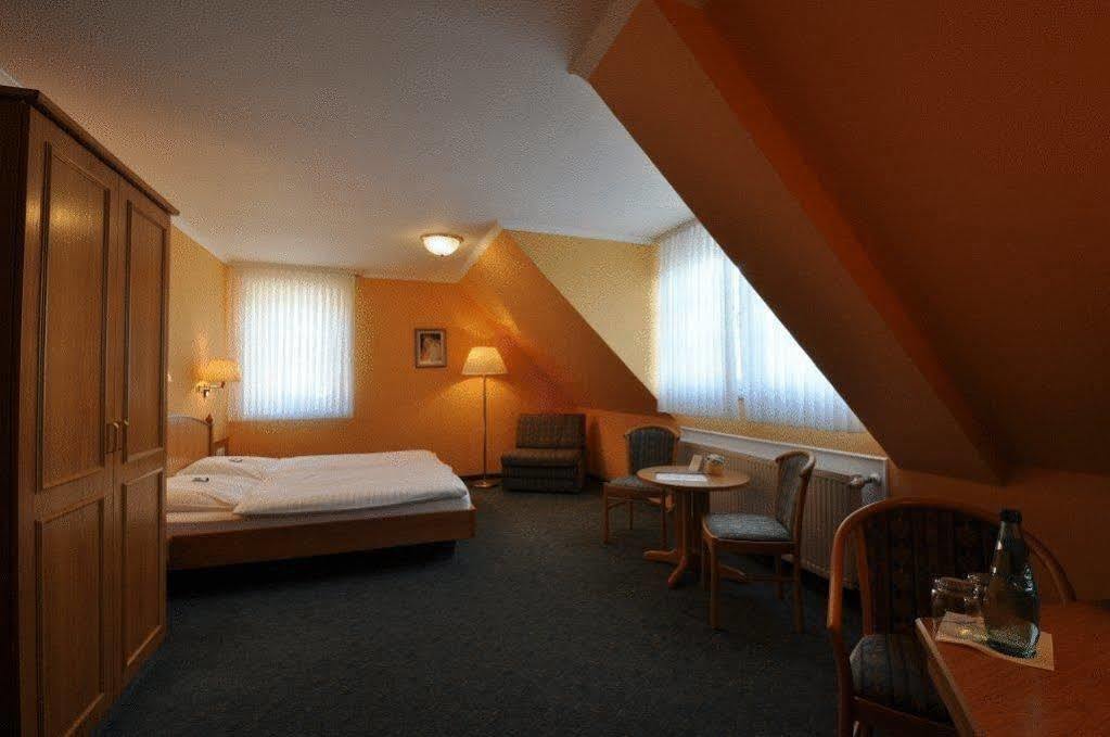 Hotel Zum Stern Rauischholzhausen Esterno foto