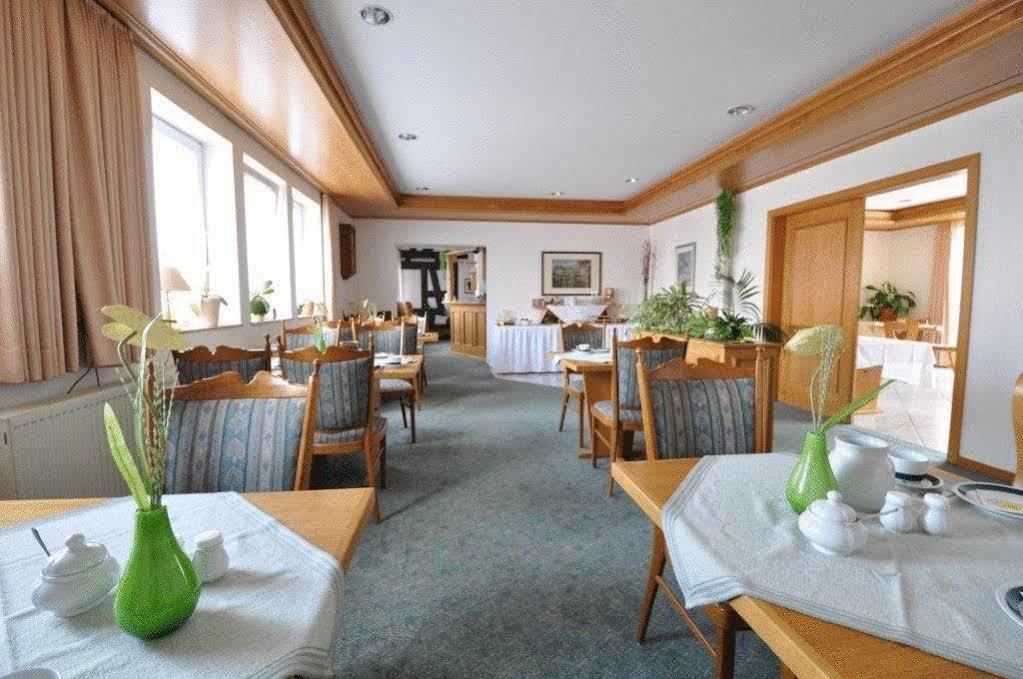 Hotel Zum Stern Rauischholzhausen Esterno foto