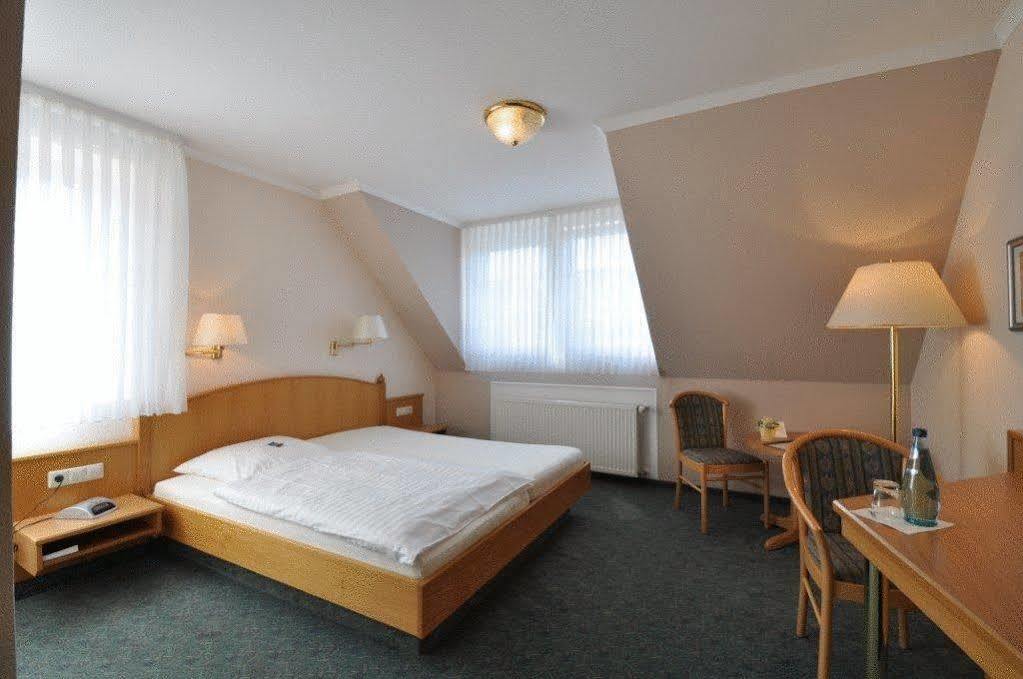 Hotel Zum Stern Rauischholzhausen Esterno foto